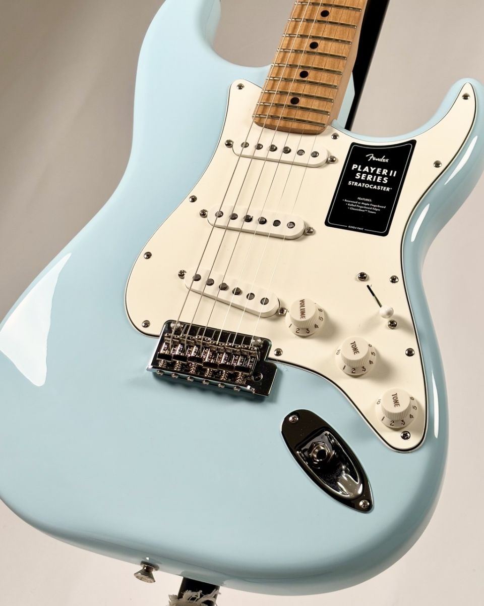 Limited Player II Stratocaster Roasted Maple Neck -Sonic Blue