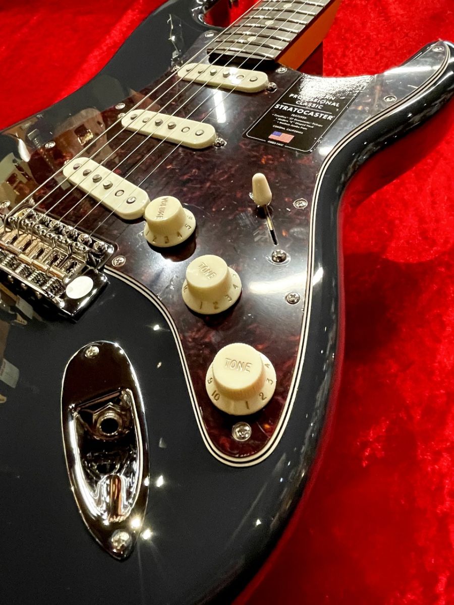 American Professional Classic Stratocaster -Faded Black