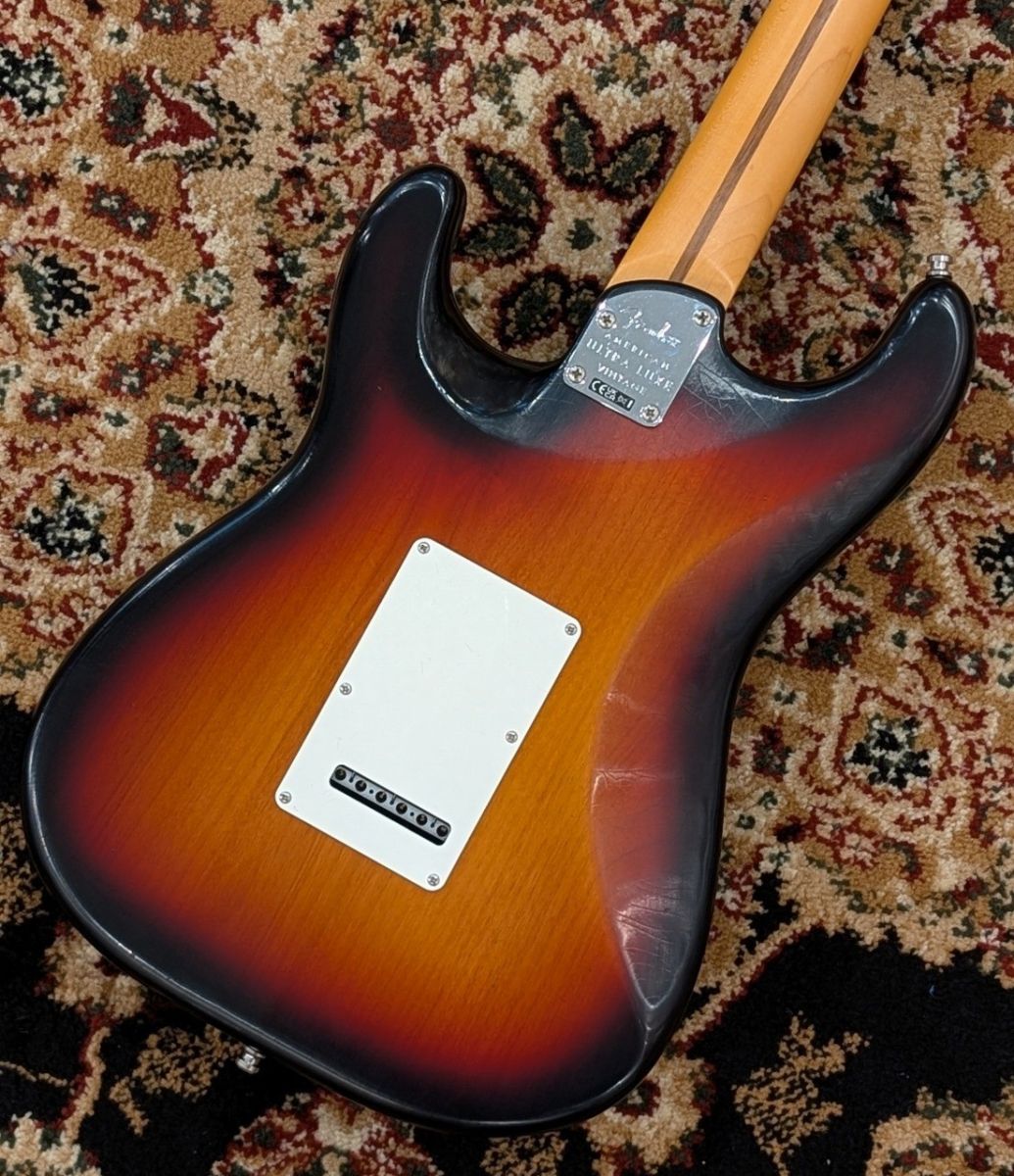 American Ultra Luxe Vintage '50s Stratocaster 3-Color Sunburst