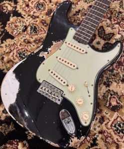 Fender Stratocaster ローズ指板　ブラック Amazon | Fender エレキギター Made in Japan Traditional 60s