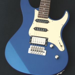 ストラト タイプ、ローズウッド指板のエレキギター検索結果一覧