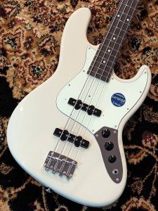 エレキベース ホワイト ローズウッド指板 Amazon.co.jp: ローズウッド指板クロームハードウェア白と黒のカスタム