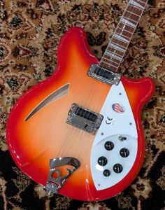 Rickenbacker 330風エレキギター サンバースト Rickenbacker
