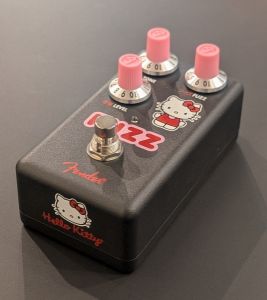 Fender x Hello Kitty Fuzz Pedal Black | 【クロサワ楽器店オンライン