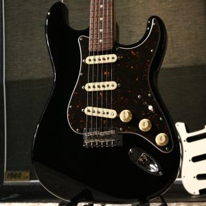 FUJIGEN(FGN) 【ピックガードカスタム】 NST200RAL MOD ~Black~ #H231175 【3.55kg】【ブレンダー搭載ストラト】