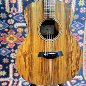 Taylor 【明るいサウンドが魅力】 GS Mini-e Koa #2205215170 【送料当社負担・最大48回分割無金利】
