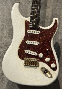 白 系、30万円～50万円未満、22フレットのエレキギター検索結果一覧