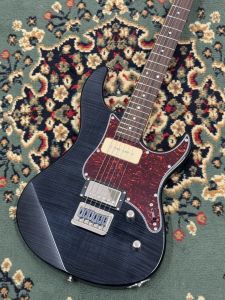 YAMAHA PACIFICA611HFM TRANSLUCENT BLACK