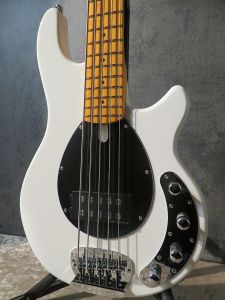 白 系、22フレットのベース検索結果一覧 | 【クロサワ楽器店オンライン