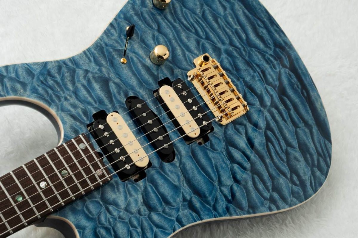 DST Pro 24 w/Master Grade Quilt Maple, Reverse Head -Trans Blue