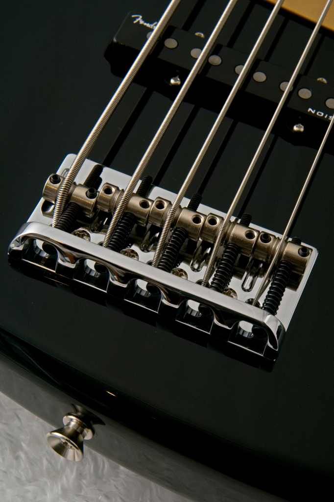 Kazukiページ Deluxe Jazz Bass V Kazuki Arai Edition Black | 【クロサワ楽器店