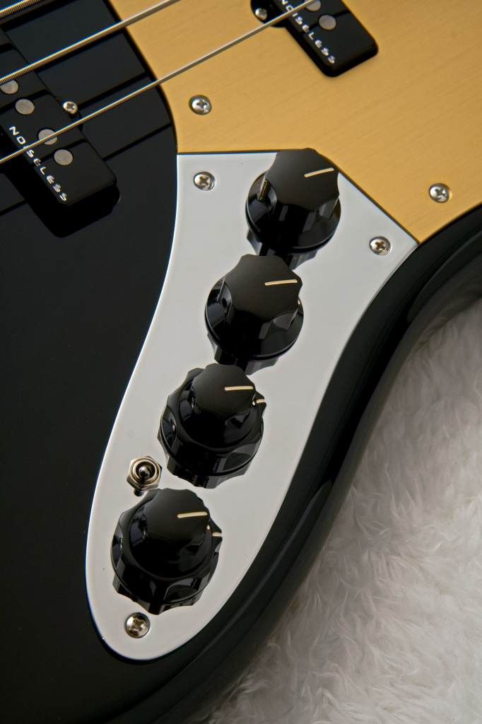 Deluxe Jazz Bass V Kazuki Arai Edition Black | 【クロサワ楽器店
