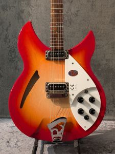 Rickenbacker 330 エレキギター サンバースト Used Rickenbacker 330 Blueburst 2006 | Cream City Music