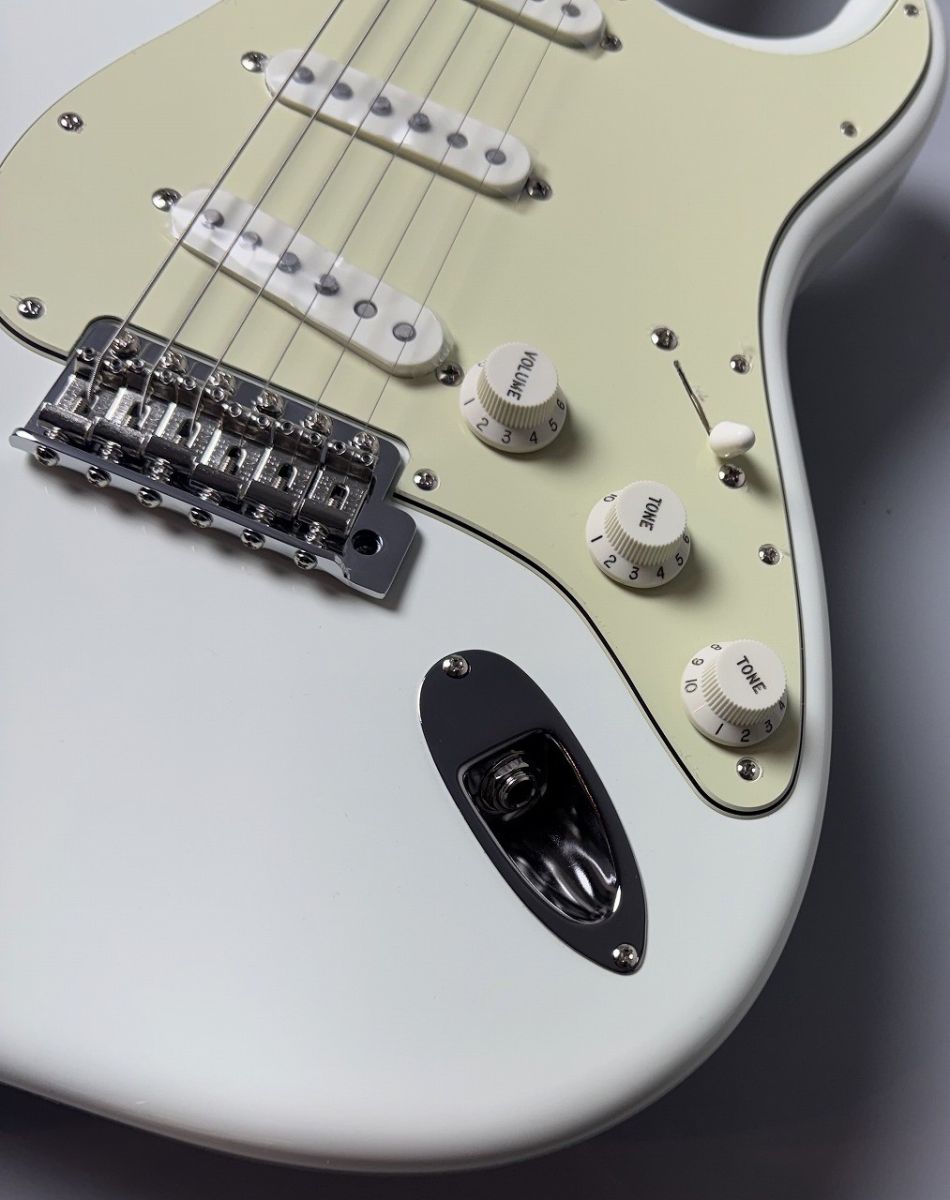 FSR Made in Japan Traditional II 60s Stratocaster -Olympic White