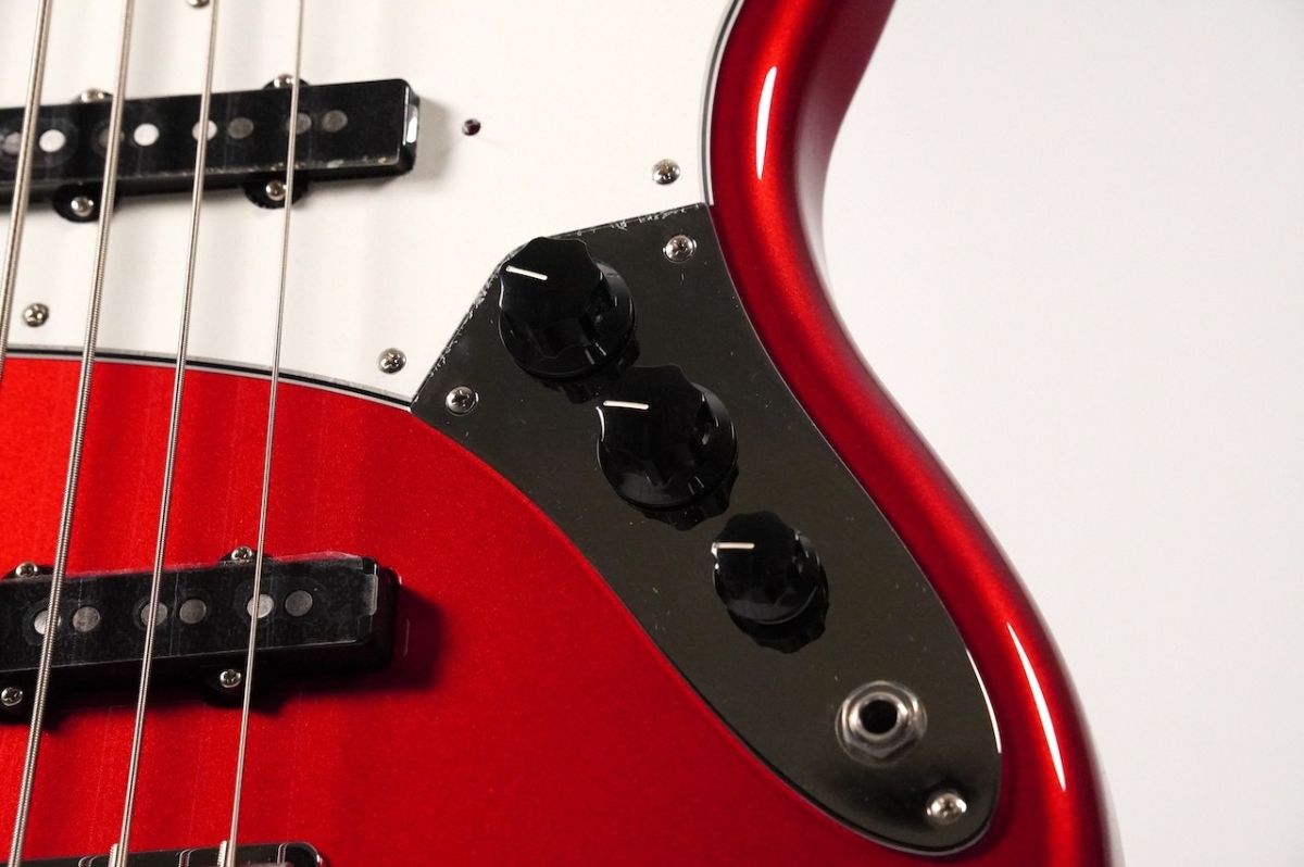 Made in Japan Traditional Ⅱ 70s Jazz Bass -Candy Apple Red- [4.14