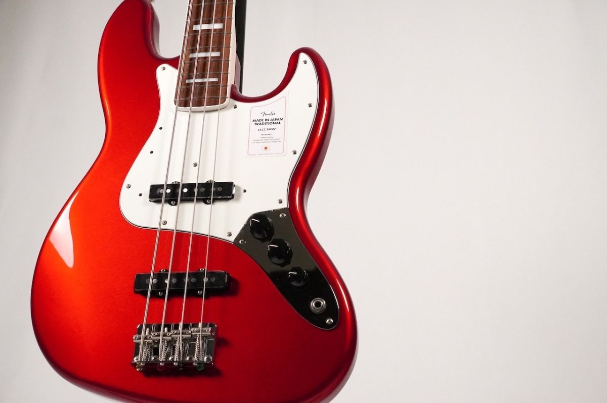 Made in Japan Traditional Ⅱ 70s Jazz Bass -Candy Apple Red- [4.14
