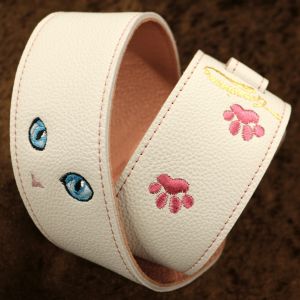 Grande uomo 【特注】 白ねこ刺繍ストラップ 足跡Version 【猫の刺繍】【革職人による高級ストラップ】