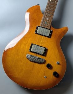 ナチュラル / 木目 系、メイプルトップ/マホガニーバックのエレキ