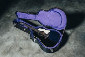 エレクトリックアコースティックギター、ハードケースの