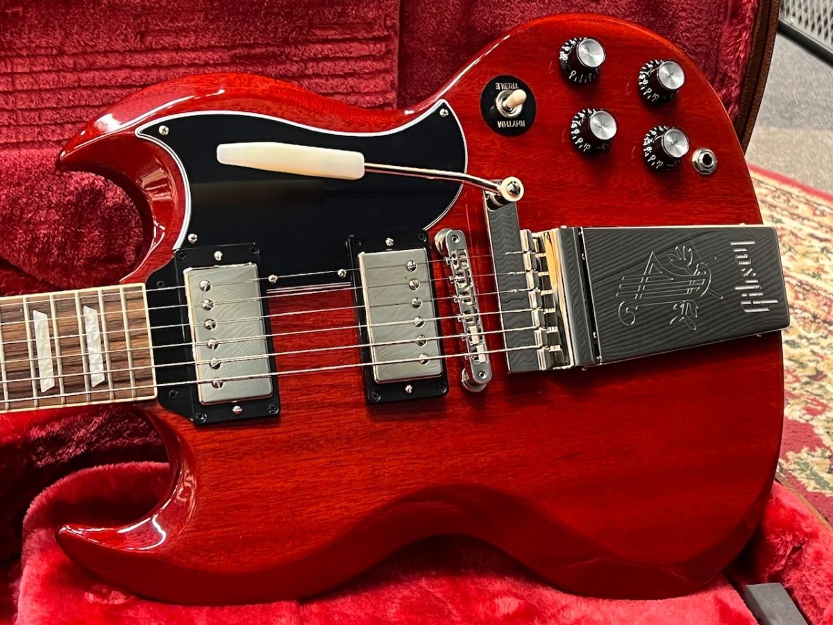 ギブソン　SG standard61 MaestroVibrola Cherry Gibson SG Standard '61 Maestro Vibrola | Musique Dépôt Musique Dépôt