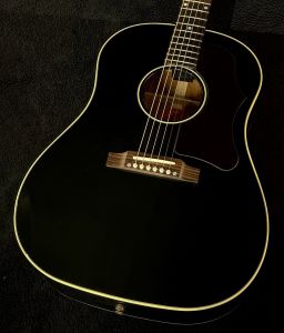 アコースティックギター　黒　クラッシックギター　美品 James J-300D Black アコースティックギター ドレッドノートタイプ