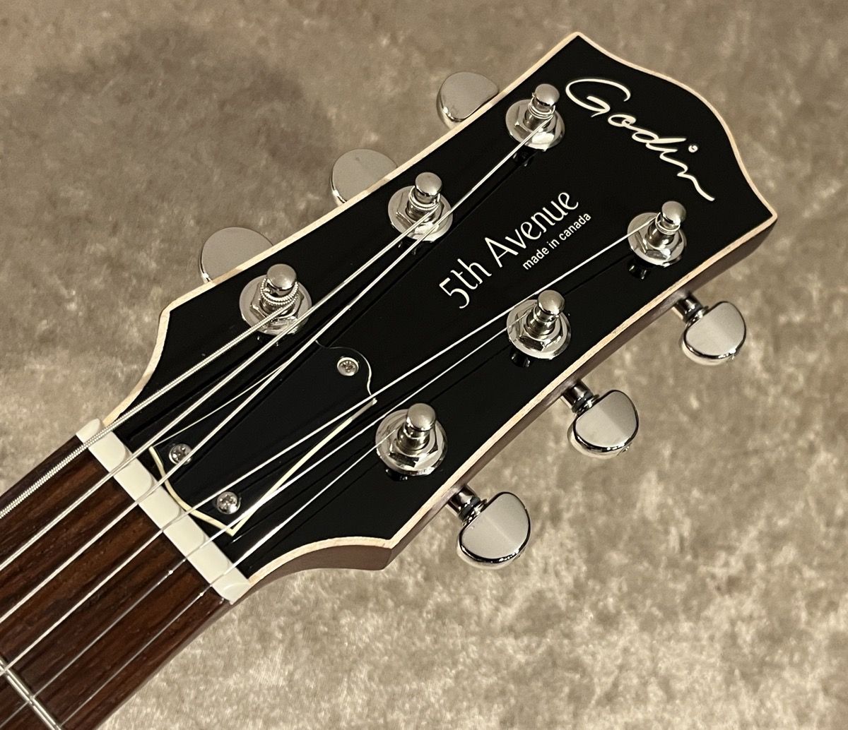 Godin Kingpin サンバースト ケース付き 5th Avenue Kingpin P90 Cognac Burst | キクタニミュージック