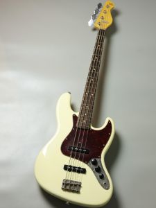 Trad Master Series Beta J4 / Vintage White / Light Aged
