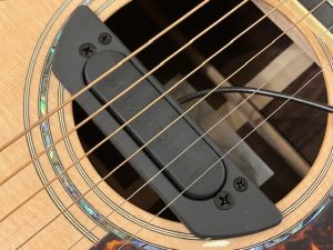 BLACK STACK アコースティック用ピックアップ FISHMAN ＆ L.R.Baggs アコースティックギターのエレアコ化