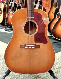 スプルース アコースティックギターオーダーメイド Gibson Custom Shop、スプルース、アクティブのアコースティックギター