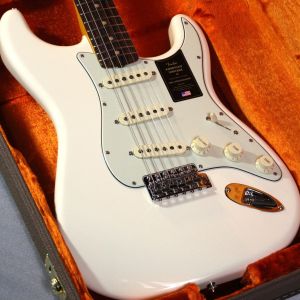 Fender Japan Stratocaster 21フレット ダメージあり Fender Made in Japan Limited Stratocaster® & Telecaster® Paisley