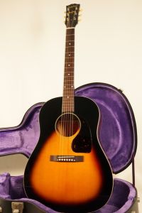 Inspired by Gibson Custom 1942 Banner J-45 Vintage Sunburst VOS