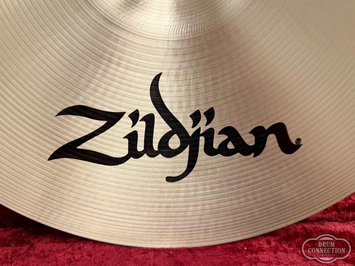 A Zildjian Medium Crash 18