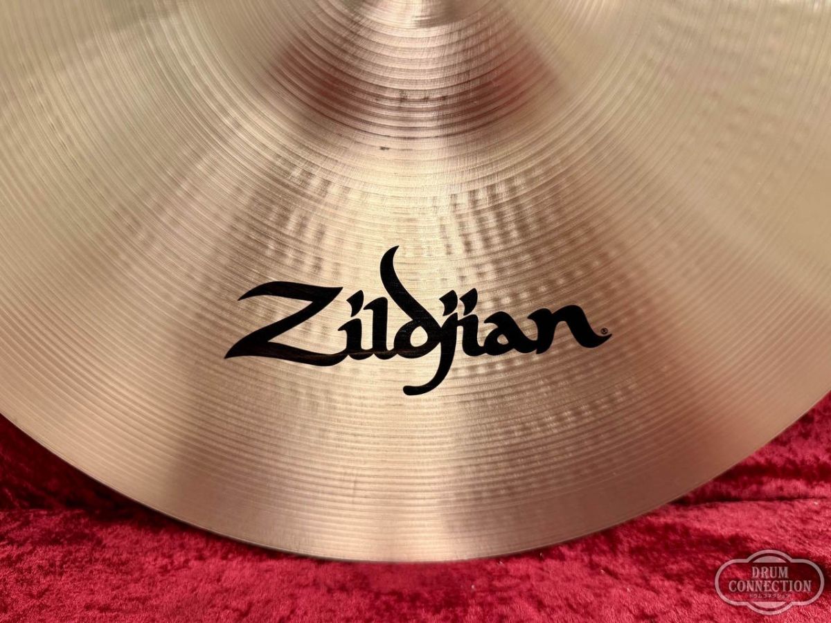 A Zildjian Medium Crash 18