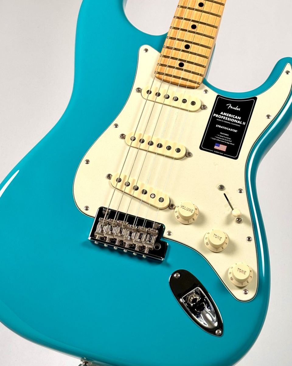 2022年製】American Professional II Stratocaster -Miami Blue-【3.60
