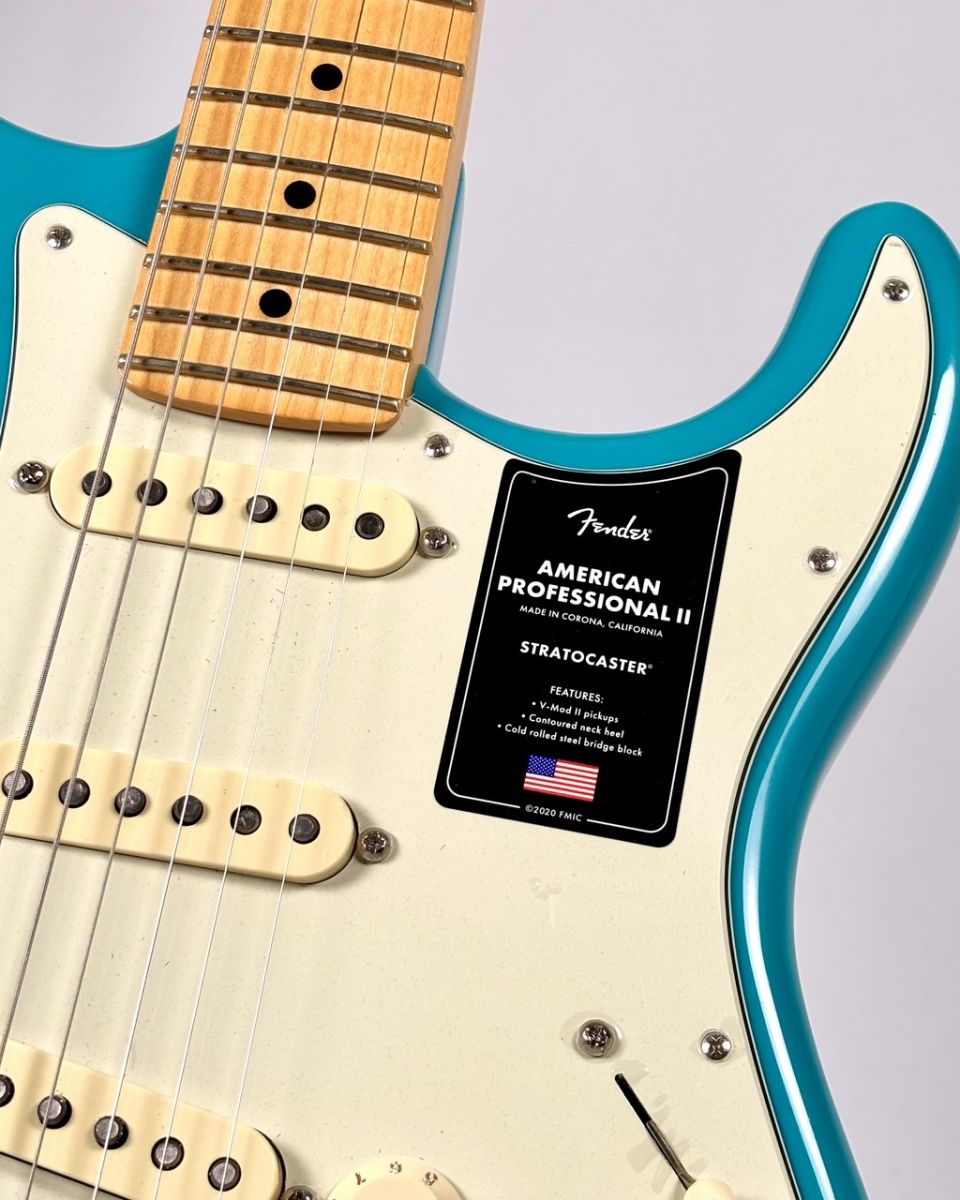 2022年製】American Professional II Stratocaster -Miami Blue-【3.60