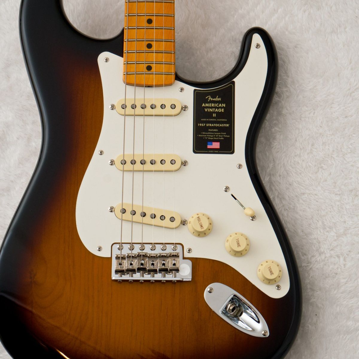 AMERICAN VINTAGE II 1957 STRATOCASTER 2-Color Sunburst / 2CS