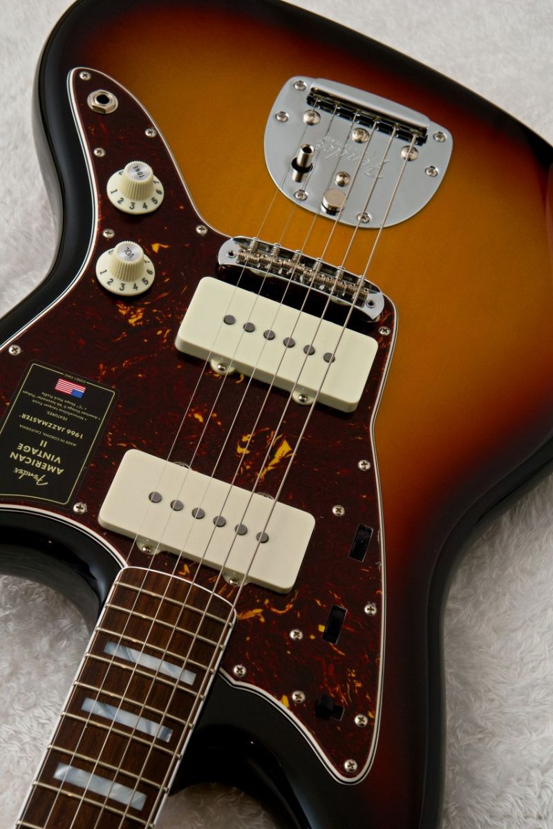AMERICAN VINTAGE II 1966 JAZZMASTER 3-Color Sunburst / 3CS