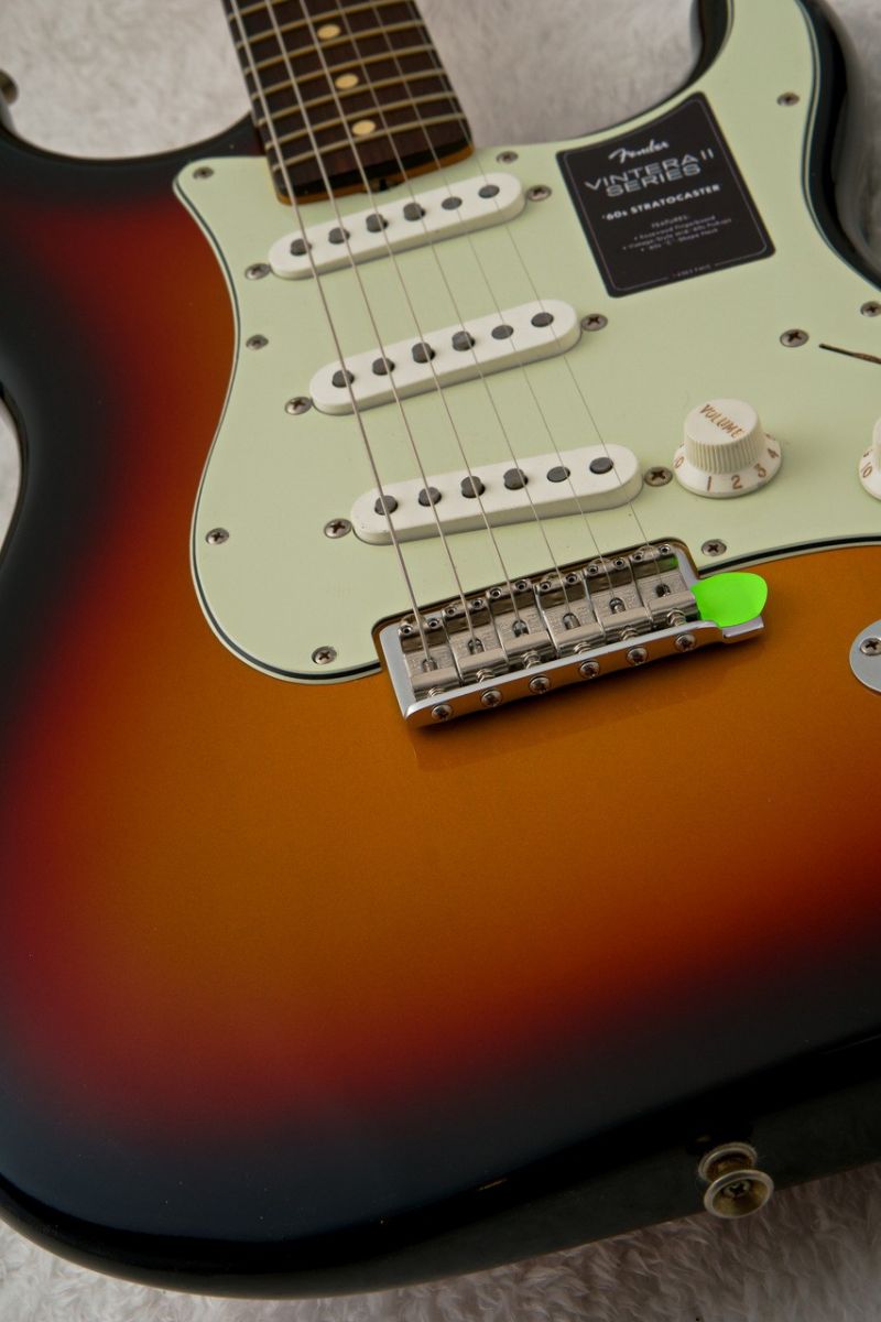 LTD VINTERA II ROAD WORN 60s STRATOCASTER 3-Color Sunburst / 3TSB