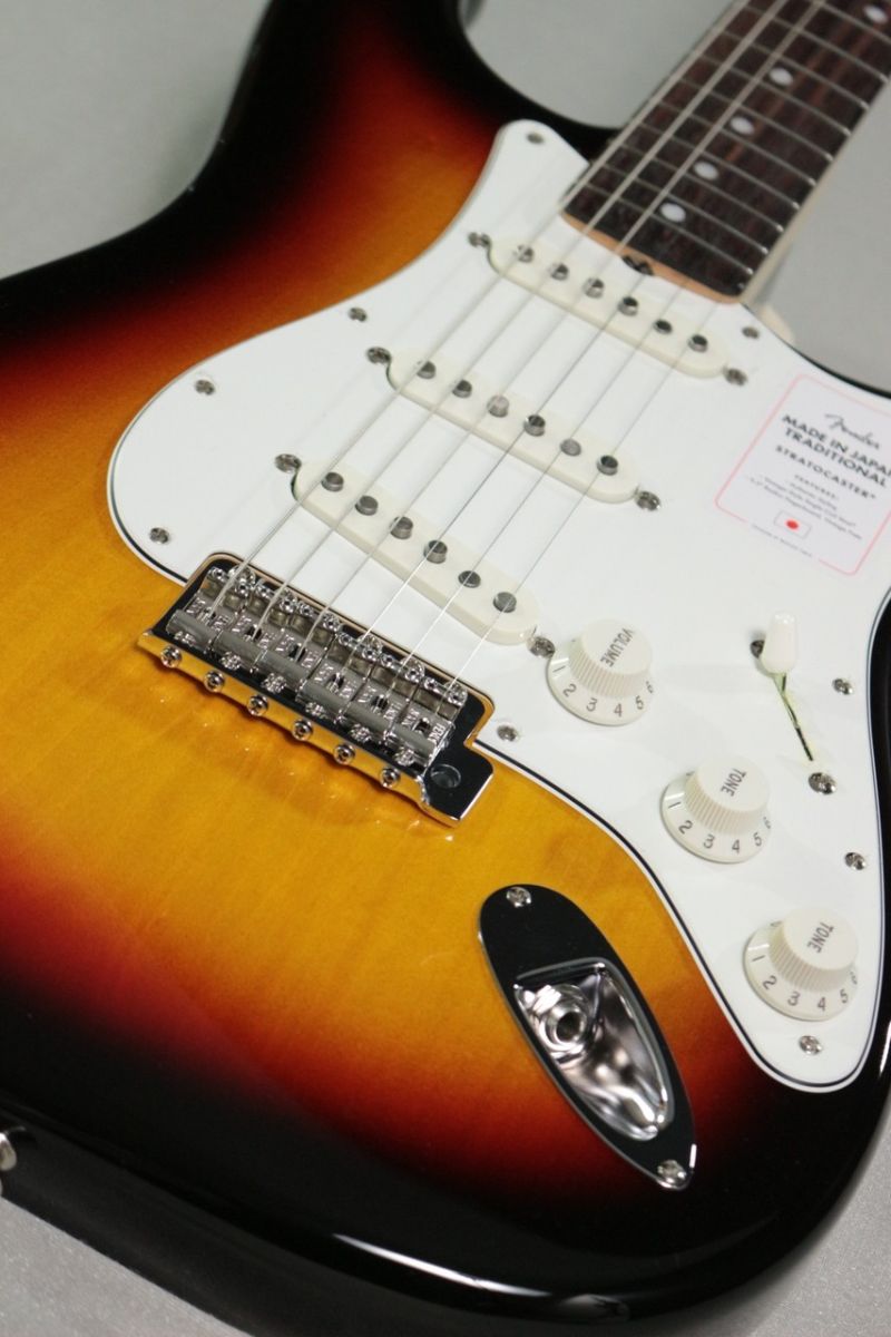 Made in Japan Traditional Late '60S Stratocaster/3-Tone Suinburst