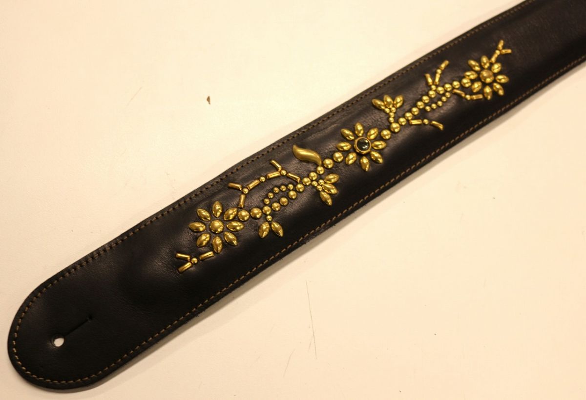 Studs Strap Reborn | 【クロサワ楽器店オンラインショップ】いい楽器