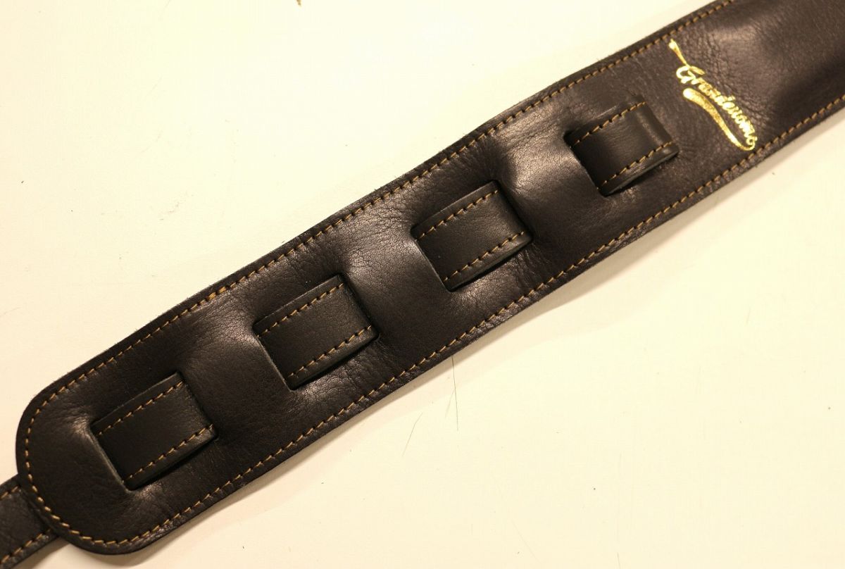Studs Strap Reborn | 【クロサワ楽器店オンラインショップ】いい楽器