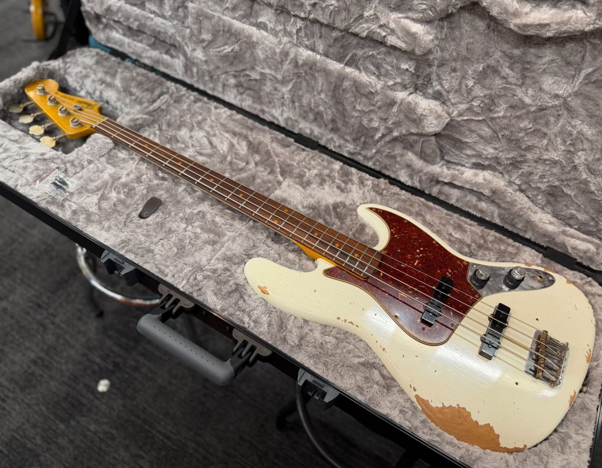 USED】DELUXE MOLDED CASE ELECTRIC BASS【エレキベース用ハードケース
