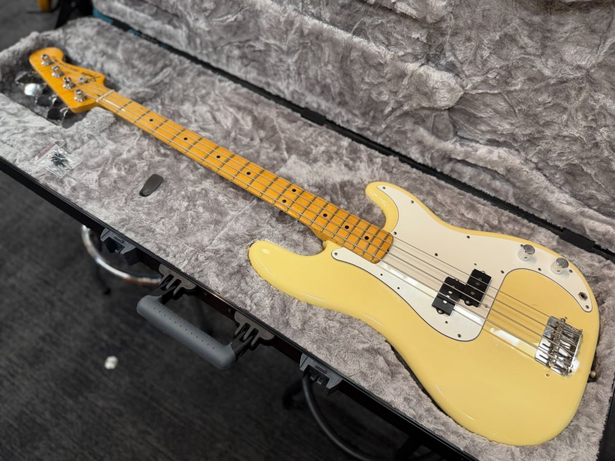 USED】DELUXE MOLDED CASE ELECTRIC BASS【エレキベース用ハードケース