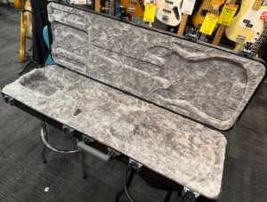 USED】DELUXE MOLDED CASE ELECTRIC BASS【エレキベース用ハードケース