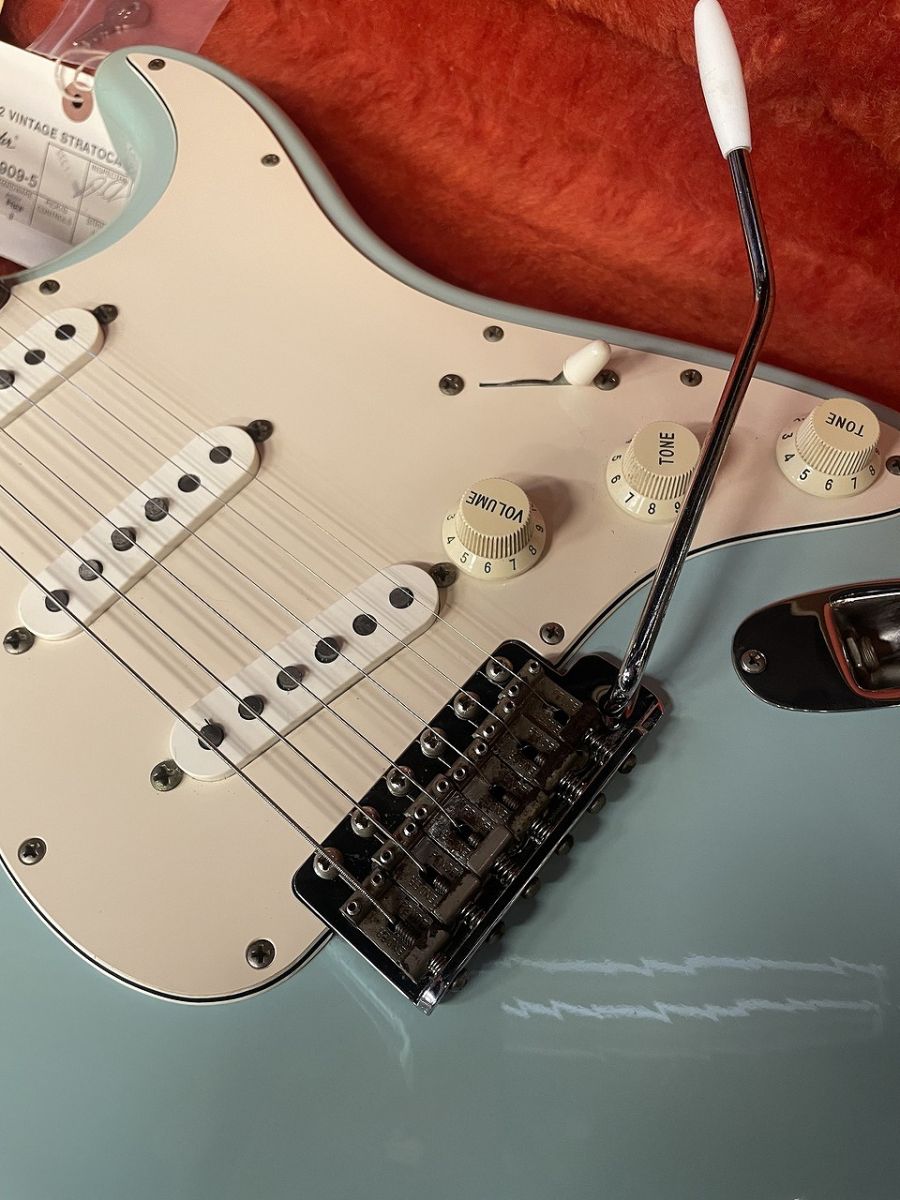 62 Vintage Stratcaster ~Daphne Blue~ | 【クロサワ楽器店オンライン